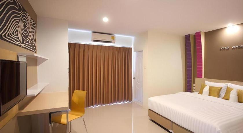 The Rice Hotel Roi Et Exterior photo
